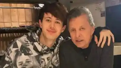 Cantó frente a su abuelo sin que lo reconociera: la reacción que dejó a todos conmovidos