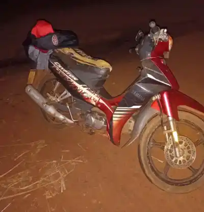 Tres motos robadas y dos detenidos: lo que apareció junto a una de ellas