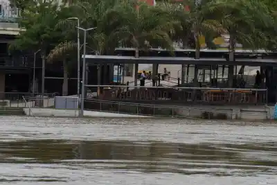El Paraná seguirá crecido hasta fin de año y dos ciudades ya están bajo el agua