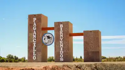 Le pidieron un portal al pueblo y los vecinos de Pagancillo lo levantaron con sus manos