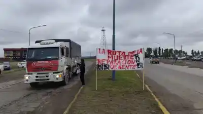 Jáchal despide a Luana y Catriel estalló: 1.000 personas cortaron el acceso a la Ruta 151