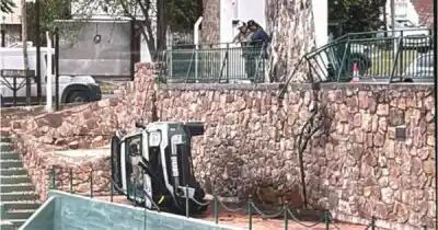 Perdió el control, cruzó el club y frenó dentro de la cancha de tenis: quién iba al volante