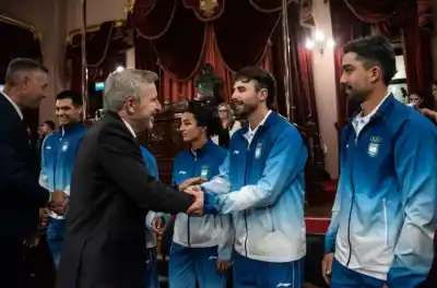 El gobernador reveló su fórmula del éxito y los deportistas entrerrianos lo aplaudieron