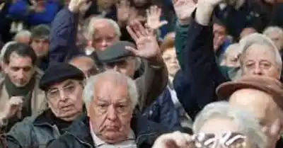 Casi 100 miércoles marchando: la frase de una jubilada salteña que retrata la crisis