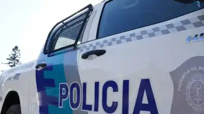 El niño cavó en el patio trasero y lo que encontró cambió todo: la policía no podía creer lo que veía