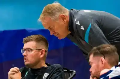Dirige a la Argentina, su hijo ataja para Inglaterra y el Mundial los cruza en semifinales
