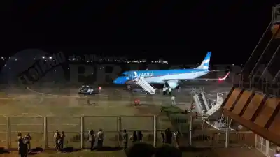 El vuelo a Posadas que terminó aterrizando en Chaco por lo que desató la tormenta