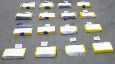 Viajaban 64 kilos de cocaína escondidos entre bananas y todo se destapó por un bulto en la cabina