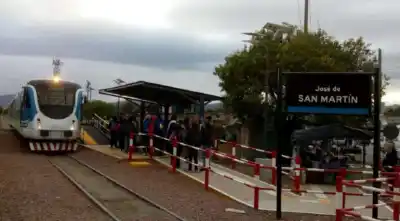 El tren que usan miles en Salta debía volver hace días y sigue sin aparecer