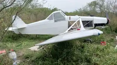 Una avioneta fumigadora se quedó sin respuesta en el aire y el piloto de 29 años tomó una decisión en pleno campo