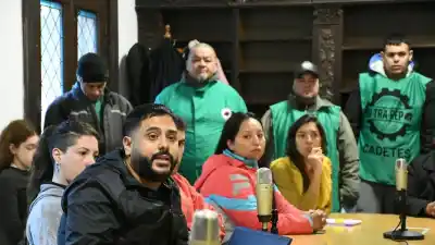 Taxistas y remises querían repartir comida: los cadetes frenaron el plan en el Concejo