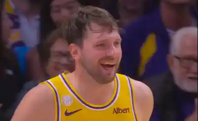 Luka Doncic metió un triple desde mitad de cancha y estalló la polémica: a quién provocó