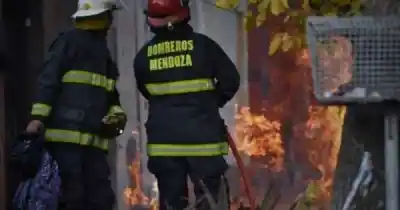 Quiso terminar la relación y su ex pareja desató una pesadilla de fuego en plena madrugada