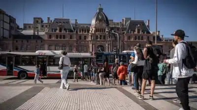 Viajar en colectivo cuesta cada vez más: el gasto que se lleva casi la mitad de la canasta familiar