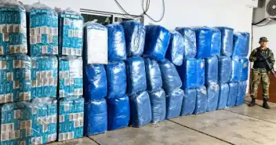 Llevaban los bultos al hombro por la ruta 50: lo que dejaron tirado al ver a los gendarmes