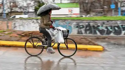 Neuquén y Río Negro en alerta naranja: el agua que puede caer en pocas horas y la franja del día que el SMN mira con lupa