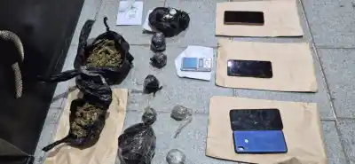 Lo esperaban en el barrio con una tobillera puesta: adentro de la camioneta había algo más