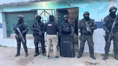 Cinco allanamientos en el norte: el arma que escondían adentro de una casa