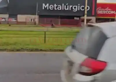 El temporal castigó al Gran Resistencia: se vino abajo parte del techo de un conocido local de la Ruta 16