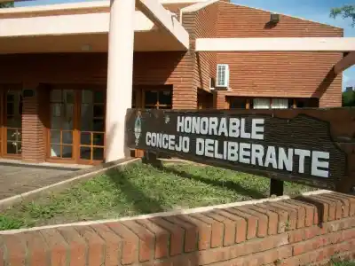 El edificio que alberga al Concejo Deliberante de Villa Gesell podría quedar vacío: ¿Qué pasará con los legisladores?