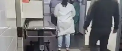 Le destrozó la cara a una médica en el Papa Francisco y sigue libre: la denuncia del ministro