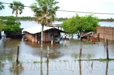 Vecinos de Barranqueras y Vilelas se niegan a dejar sus casas con el Paraná en 7,31 metros
