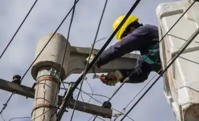Se quedó sin luz el centro de Trelew y hay un detalle que complica el tránsito