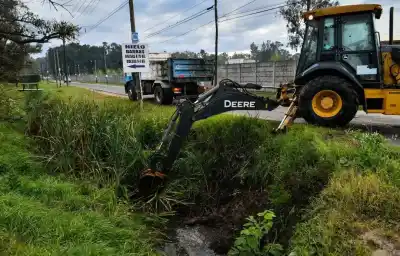 Escobar mueve máquinas en 48 kilómetros de arroyos: el mes que miran con atención