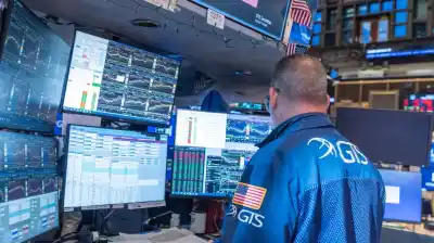 El dólar oficial marcó un récord y el riesgo país volvió a superar los 700 puntos: por qué se disparó
