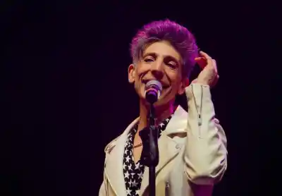 El sobrino de Federico Moura llega a Bariloche con un show que hará cantar a más de una generación