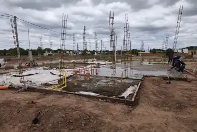 La Toma: las 20 casas del plan provincial ya muestran sus primeras paredes