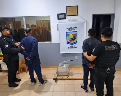 Le destrozaron la reja del jardín y se llevaron lo que había en la cocina