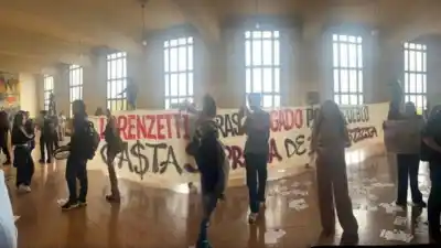 Lorenzetti quiso hablar de ambiente en la UBA y los estudiantes lo frenaron con una frase que se hizo viral