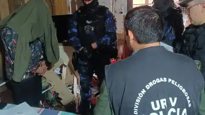 Allanaron su casa por un balazo en la pierna y se toparon con lo que había adentro