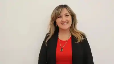San Juan entrega computadoras en las escuelas, pero aparecieron publicadas a la venta