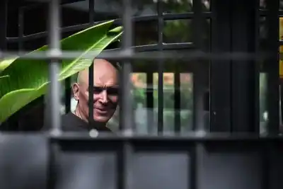 Le giraron 200.000 dólares desde una red de lavado: el juez no lo dejó salir del país