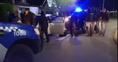 Una alerta por disparos terminó en persecución: el auto apareció vacío y dos se esfumaron