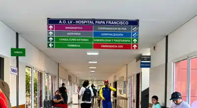 Le quebró la mandíbula a una médica en el Papa Francisco: lo que hizo la policía después desató la furia