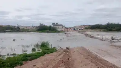 Ruta 23: el agua volvió a tapar el paso y el pedido que ya fracasó una vez