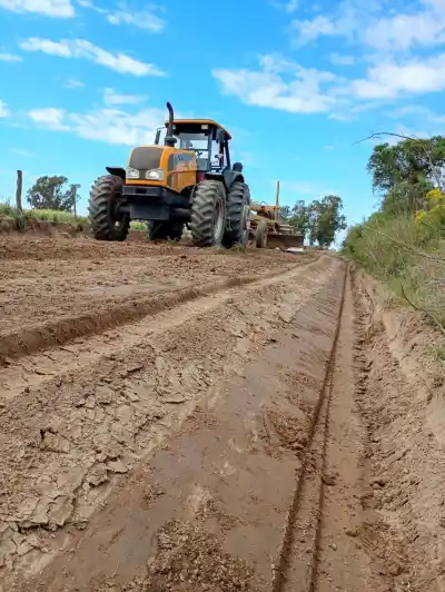 Once caminos rurales de Villa del Rosario: la obra de emergencia que pidieron los productores