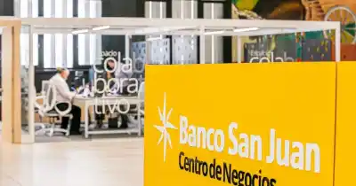 El Banco San Juan paga hasta $280.000 por cada empleado nuevo: quiénes pueden cobrar