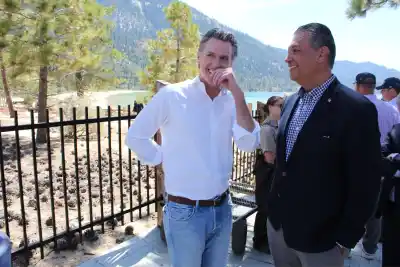 El FBI investiga más de 100 cartas con polvo blanco: una llegó a un aliado de Newsom