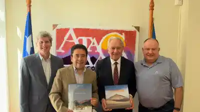 Dusso cruzó la Cordillera y se sentó con los fondos que miran la minería