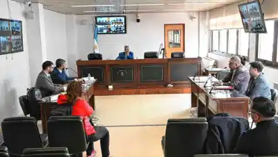 Ejercía como médica con títulos truchos y ganó más de 96 millones: ahora deberá devolver el instrumental