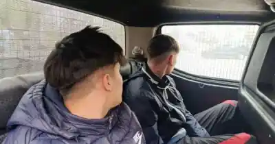 Intentaron escapar por un taller mecánico y lo que encontraron dejó helada a la policía