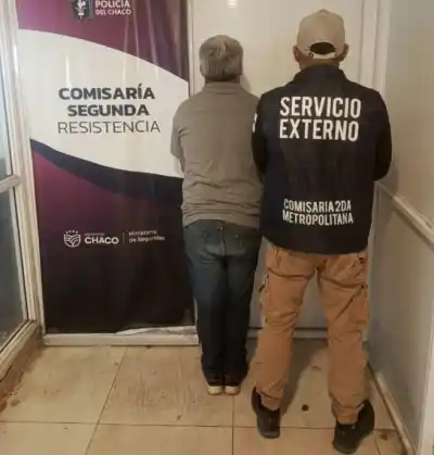 Atacaron a pedradas el gimnasio del presidente del Club Sarmiento: la secuencia que quedó filmada