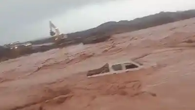 El desvío del puente Carranza volvió a caer y la Ruta 5 quedó cortada: la camioneta que sigue en el agua