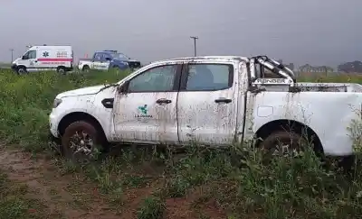Volcó la camioneta del Gobierno pampeano y el conductor terminó internado: qué hallaron en la ruta