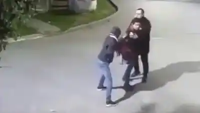 Le pusieron un cuchillo en el cuello para sacarle la mochila: lo que llevaba adentro cambió todo