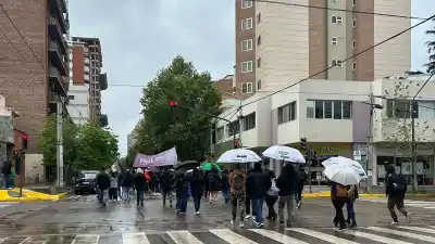Los judiciales vuelven a sus puestos a las 11, pero antes tienen algo para decir frente a la Ciudad Judicial